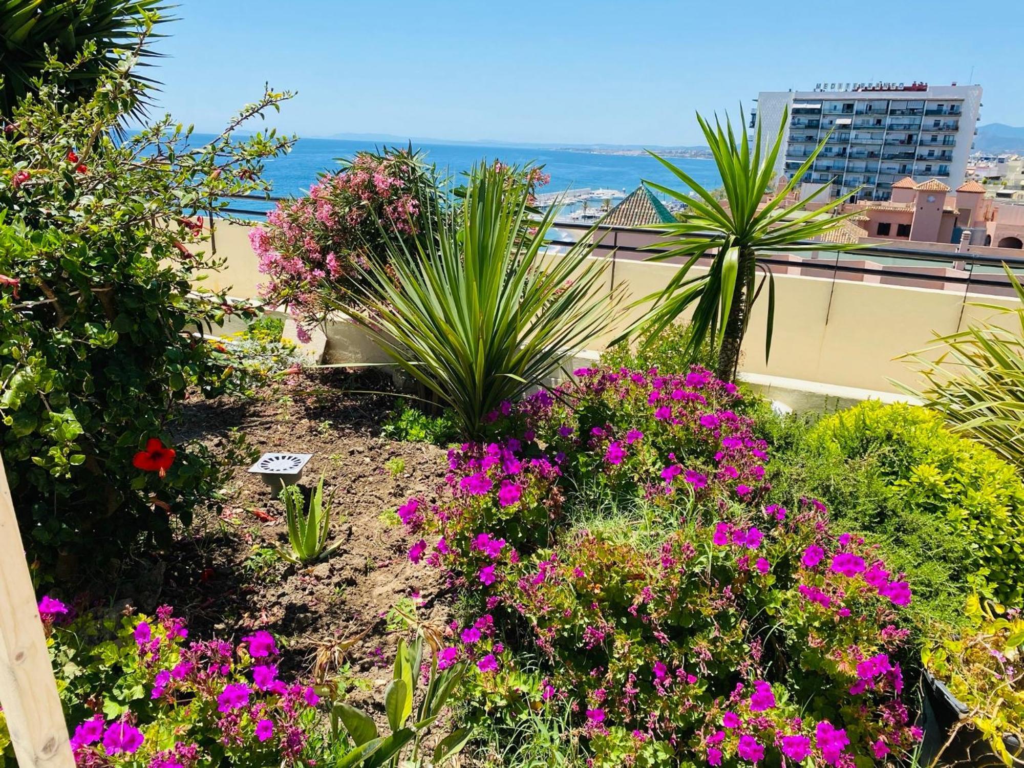 Apartment On The First Line Of The Sea With A View And Free Parking 마르베야 외부 사진