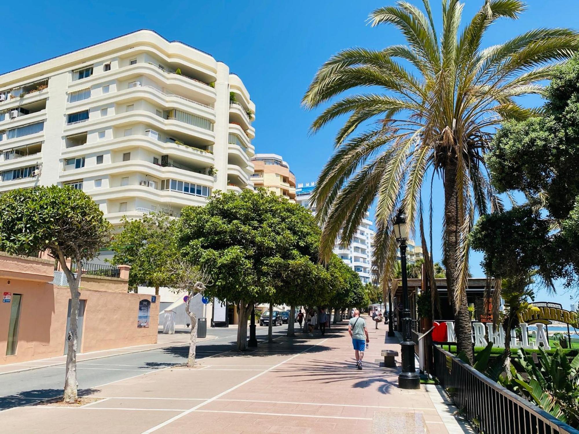 Apartment On The First Line Of The Sea With A View And Free Parking 마르베야 외부 사진